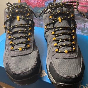 Men’s Granite Ridge Mid Waterproof Shoes.